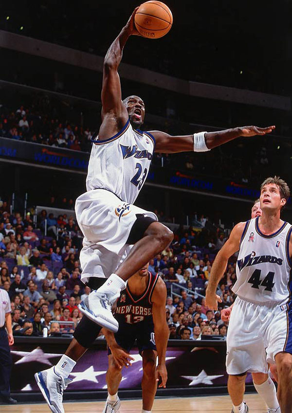 Michael Jordan wearing Air Jordan III True Blue